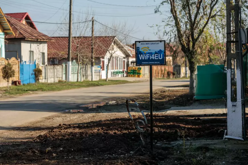 REPORTAJ. În comuna doljeană unde se ridică cel mai mare centru de date din țară, oamenii visează la apă potabilă și canalizare