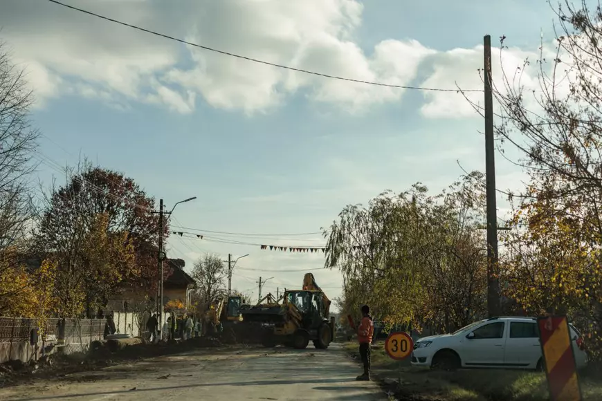 REPORTAJ. În comuna doljeană unde se ridică cel mai mare centru de date din țară, oamenii visează la apă potabilă și canalizare