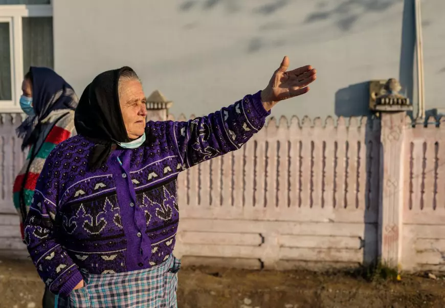 REPORTAJ. În comuna doljeană unde se ridică cel mai mare centru de date din țară, oamenii visează la apă potabilă și canalizare