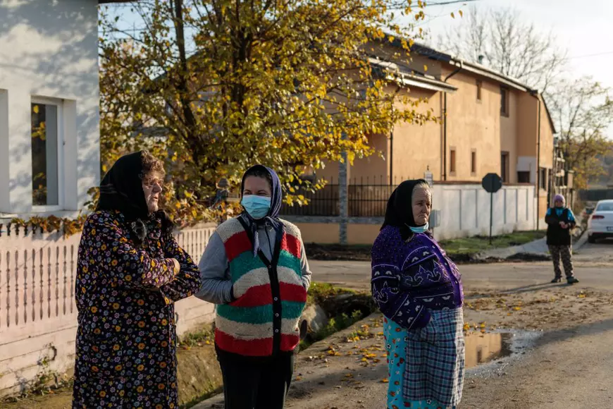 REPORTAJ. În comuna doljeană unde se ridică cel mai mare centru de date din țară, oamenii visează la apă potabilă și canalizare