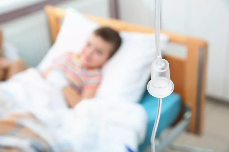 Ce forme de COVID fac copiii bolnavi de cancer. Patru medici spun când se recomandă vaccinarea lor