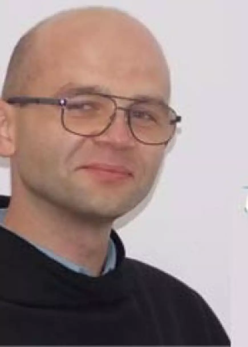 Preoții care consideră vaccinarea „un act firesc în clipele pe care le trăim”. Trei directori spun cum seminariile lor au ajuns fruntașe la imunizare