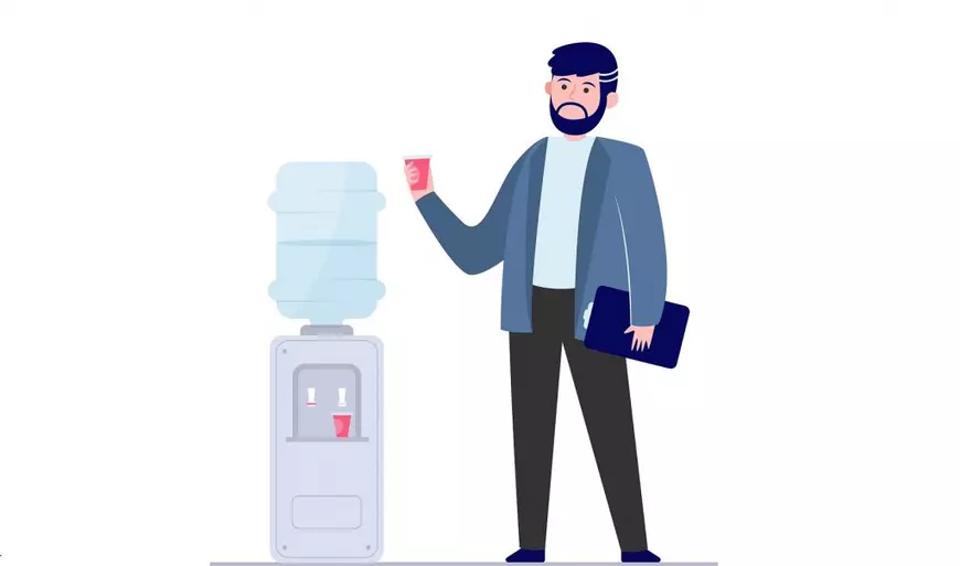 Există „prea multe drumuri” la dozatorul de apă? Ce recomandă specialiștii privind consumul zilnic