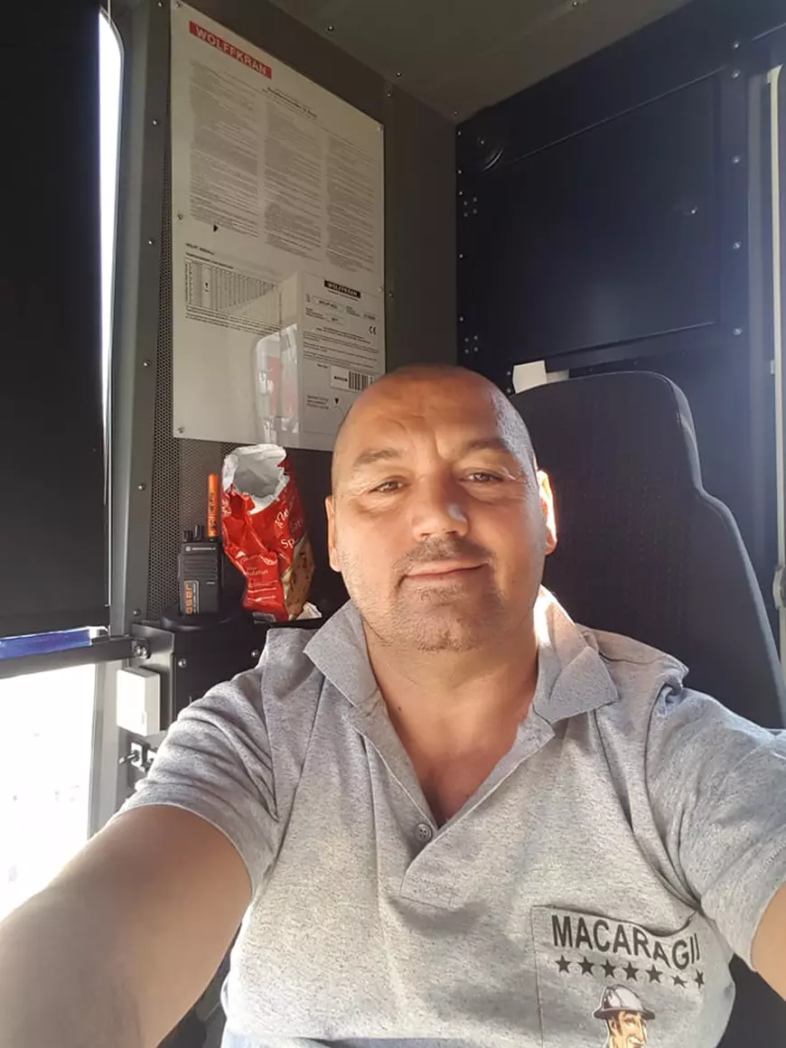 Viața în Germania a unor macaragii cărora România nu le-a oferit multe. De 1 Decembrie și-au pus tricolorul în cabină, dar nu vor acasă: „Aici ne simțim apreciați”