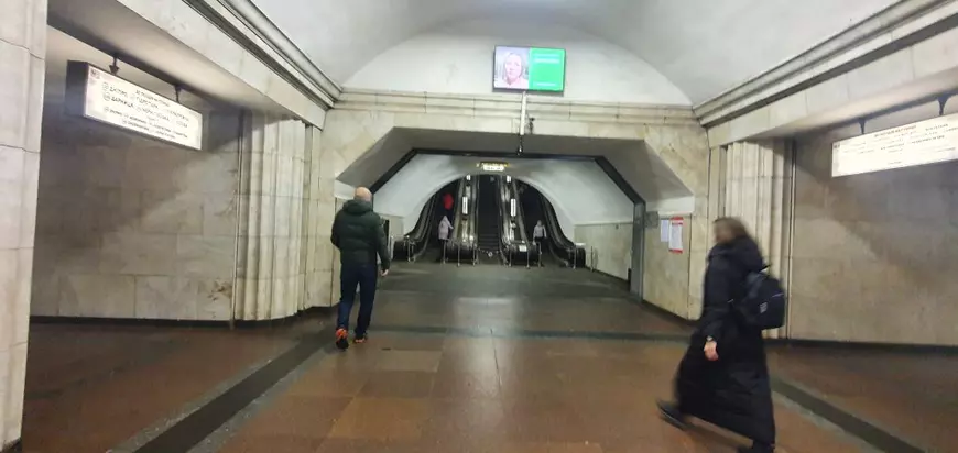 Am vizitat cea mai adâncă stație de metrou din lume. „Wow, ați văzut cât durează coborârea?”