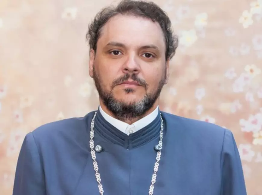 Preoții care consideră vaccinarea „un act firesc în clipele pe care le trăim”. Trei directori spun cum seminariile lor au ajuns fruntașe la imunizare