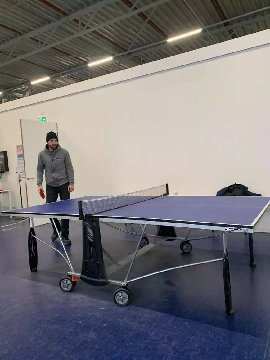 „Chit că e o țară dărâmată, e a noastră și ar trebui să ne implicăm”. Cum trăiesc ziua de 1 Decembrie muncitorii români din Olanda