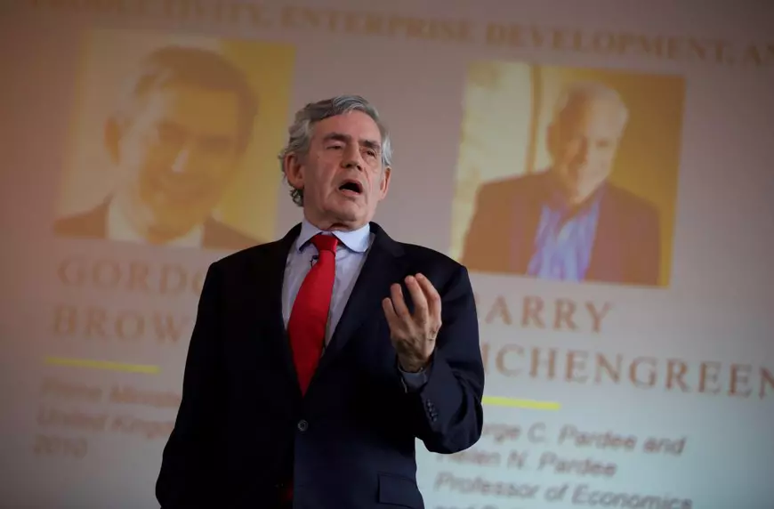 Avertismentul unui specialist OMS: Omicron nu e o surpriză când țările bogate nu împart vaccinurile cu cele sărace