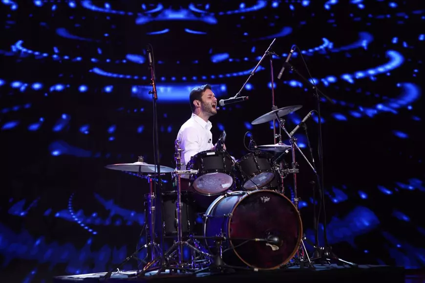 Moment emoționant pe scena „X Factor”. Un concurent din echipa Loredanei şi-a cunoscut familia pe scenă