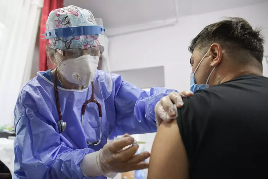 Un specialist în etica vaccinării de la Oxford explică de ce imunizarea este o obligație morală: „Refuzul este echivalent cu evaziunea fiscală”