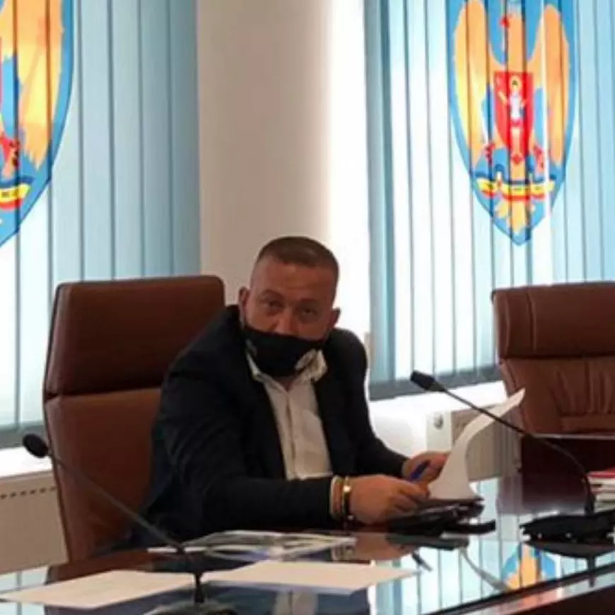 „Familia” Piedone. Primarul de la sectorul 5 s-a înconjurat în posturile-cheie de rude și relații