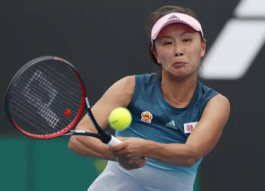 „Știu că sunt ca un ou care se ciocnește de o stâncă”. Cenzură generală în China, după ce jucătoarea de tenis Shuai Peng l-a acuzat de viol pe un înalt oficial comunist