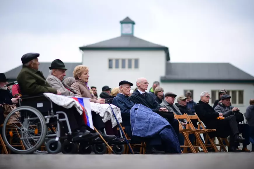 Supraviețuitor al Holocaustului: „Gardienii ne forțau să mărșăluim 40 km pe zi, să le testăm bocancii. Cine cădea era împușcat”