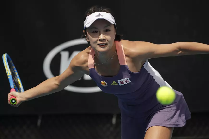 „Știu că sunt ca un ou care se ciocnește de o stâncă”. Cenzură generală în China, după ce jucătoarea de tenis Shuai Peng l-a acuzat de viol pe un înalt oficial comunist