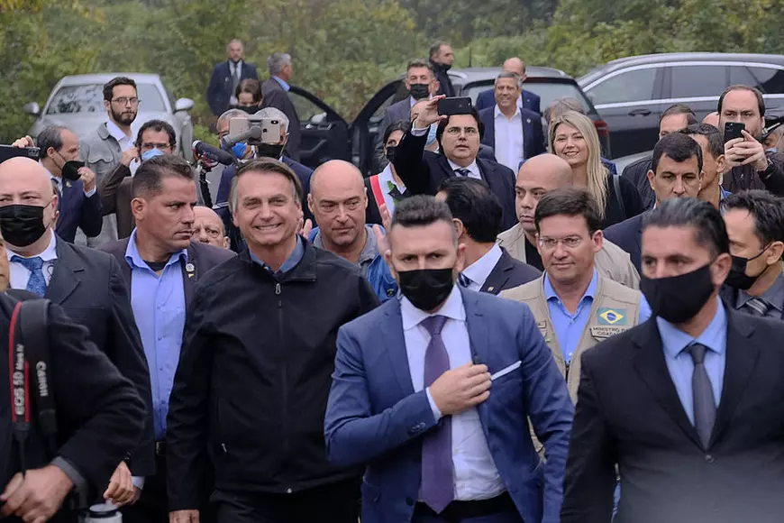 Bolsonaro, huiduit, dar și ovaționat într-o comună italiană care l-a declarat cetăţean de onoare. Vrea o întrevedere cu Matteo Salvini