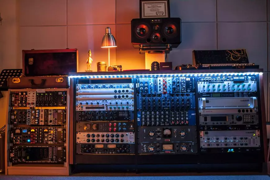 Moment important pentru ideea că există și „România cu buni profesioniști”. Fabrica de tehnologie și talent de lângă Podul Constanța, cel care stă să cadă