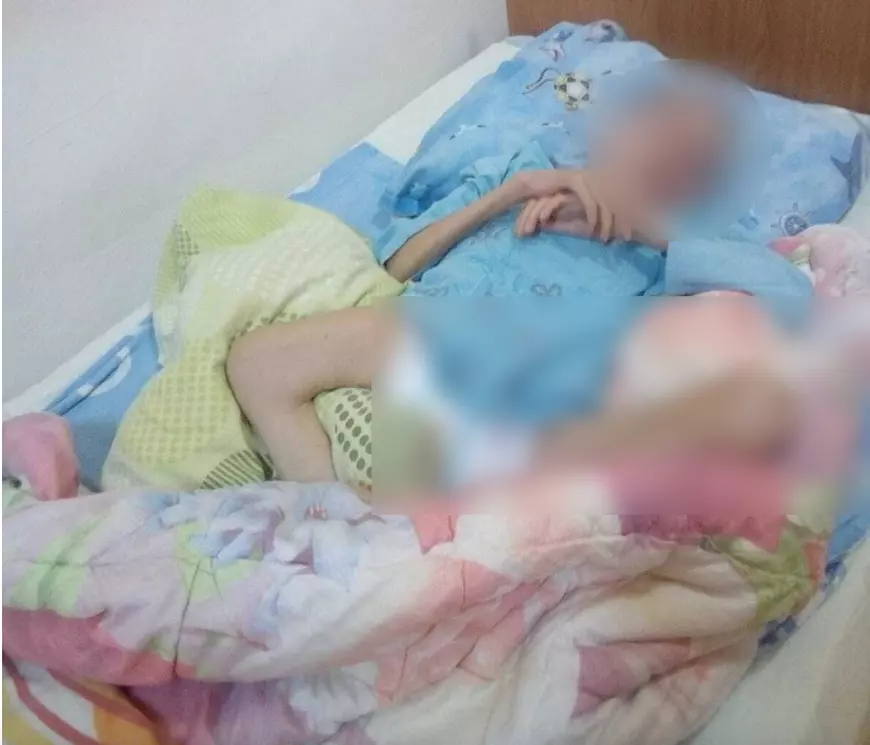 CAZ ȘOCANT. O tânără cu handicap grav dintr-un centru din Vâlcea, ținută jumătate de an cu piciorul rupt. Conducerea: „Nu este caz de urgență”