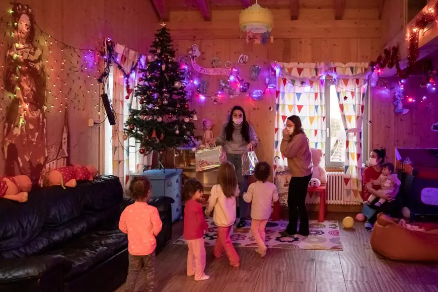 Miracolul de la Singureni. Cum li s-au îndeplinit dorințele de Crăciun unor copii abandonați de părinți și de sistem