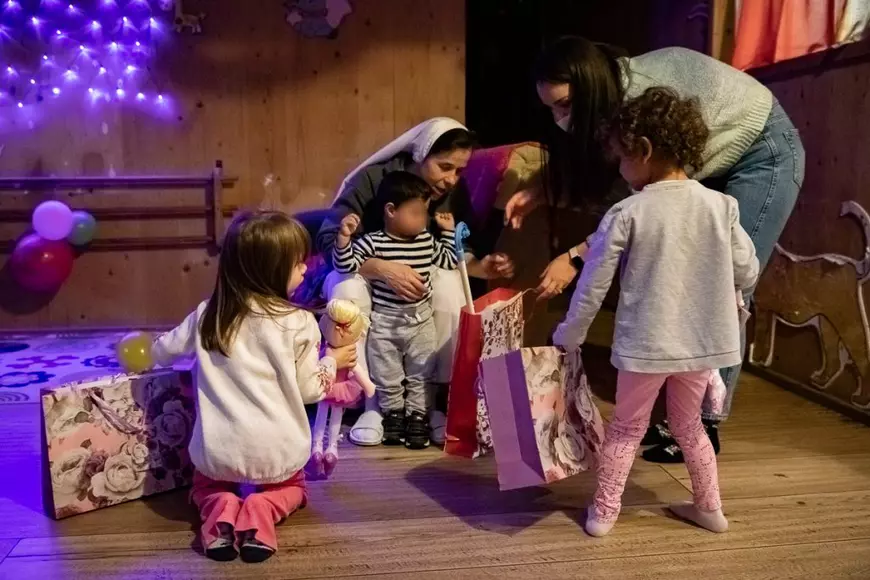 Miracolul de la Singureni. Cum li s-au îndeplinit dorințele de Crăciun unor copii abandonați de părinți și de sistem