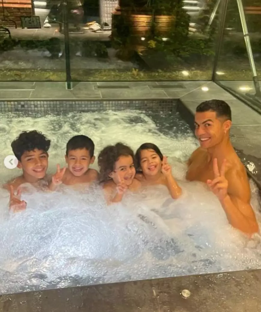 Cristiano Ronaldo și Georgina Rodriguez au dezvăluit sexul gemenilor. În 2022 fotbalistul va deveni tată a șasea oară