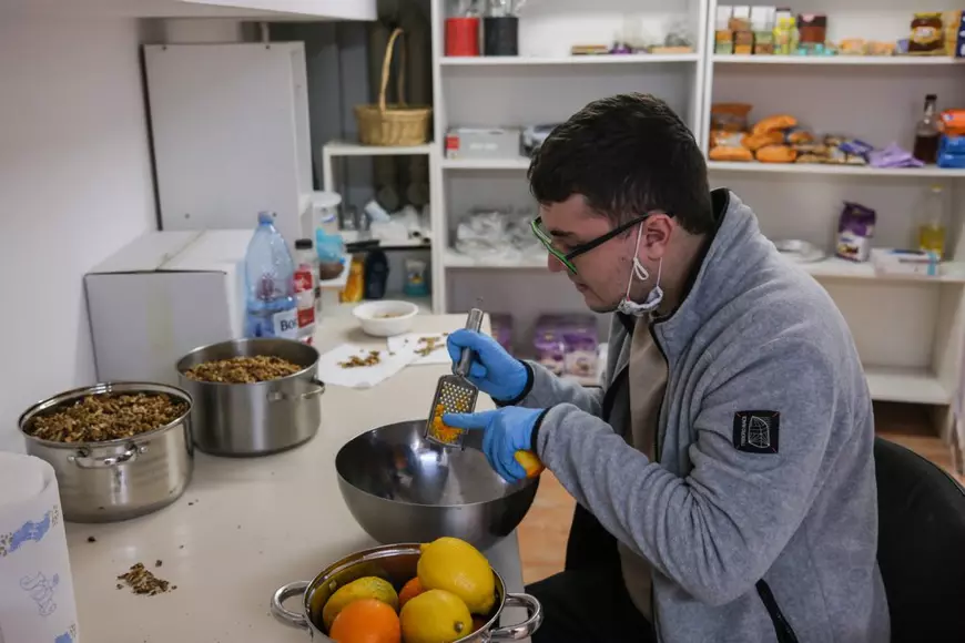 Cezar a ras coaja de lămâie și portocală pentru cozonaci