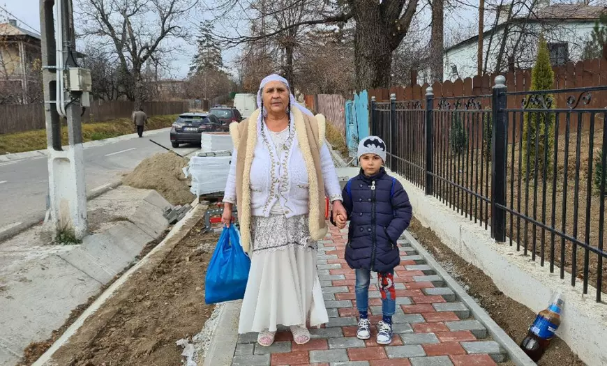 Testarea COVID la o școală dintr-o comună ieșeană: trimit testele cu microbuzul școlar, rezultatele vin pe WhatsApp