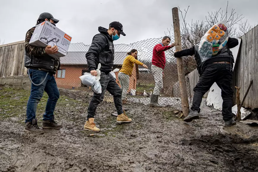 Imagini pe care le vom căuta și în 2022. Preoți cu mult suflet, animale salvate și copii săraci ajutați