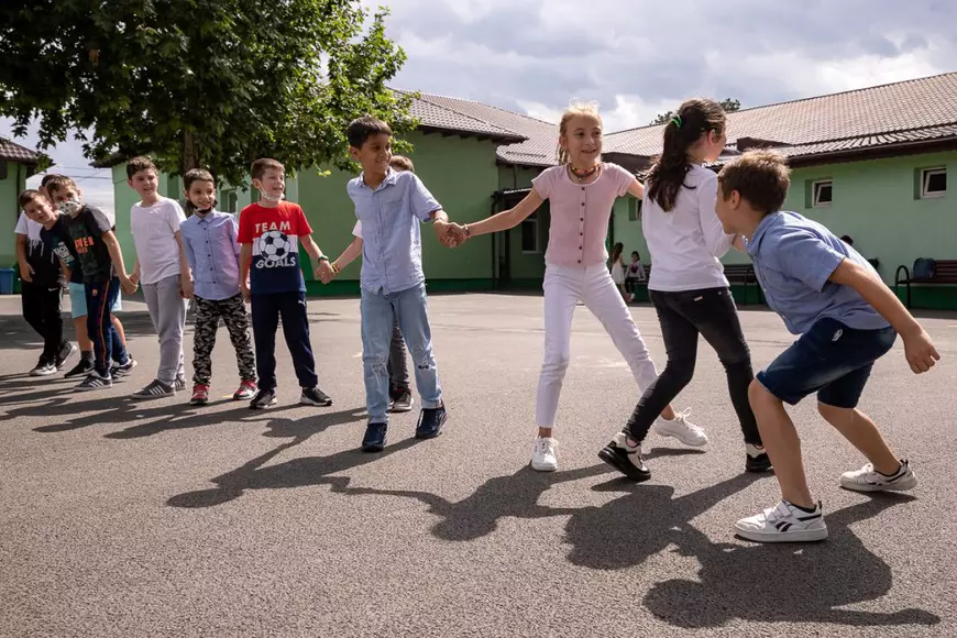 Imagini pe care le vom căuta și în 2022. Preoți cu mult suflet, animale salvate și copii săraci ajutați