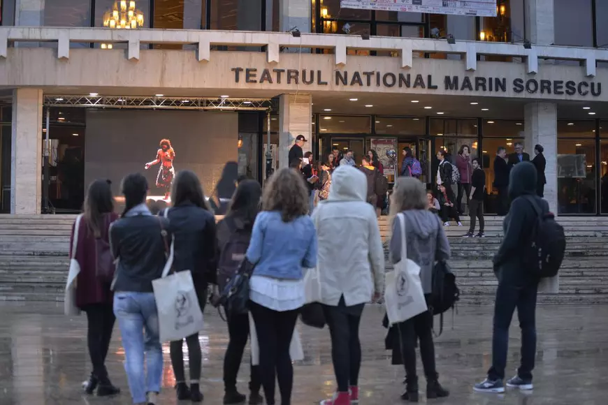 Care este rata de vaccinare în teatrele naționale din țară și cum le-a afectat activitatea