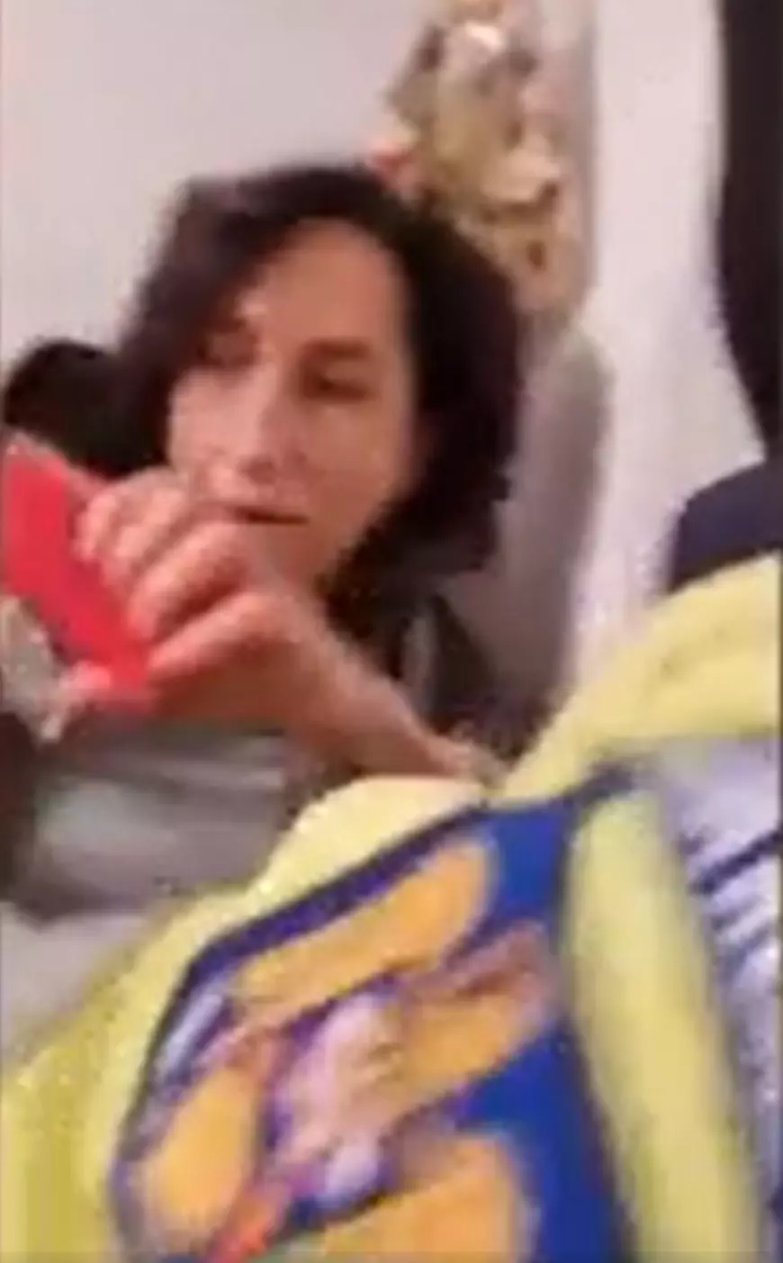 Imagini de la scandalul dintre Diana Șoșoacă și jurnaliștii de la Rai Uno, la care a intervenit poliția