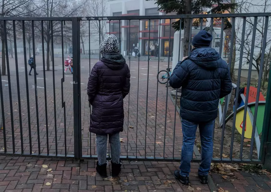 Reportaj la trei dintre cele mai aglomerate școli din București: „Înainte de pandemie, aici n-aveai loc. Dacă aruncai un ban în sus, nu cădea”