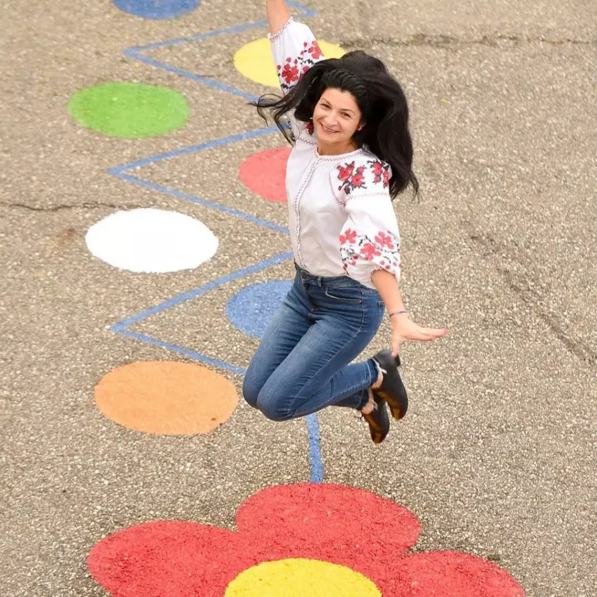 Lecția de Crăciun a unei învățătoare atipice pentru elevii ei: „Mi se spunea că nu o să reușesc în viață, pentru că nu am mamă și susținere”