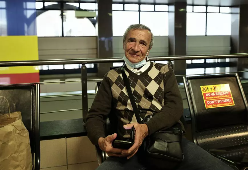 Reportaj la aeroport, de 1 Decembrie. România părinților rămași acasă: „Merg câțiva ani afară și dup-aia, nostalgia îi omoară”