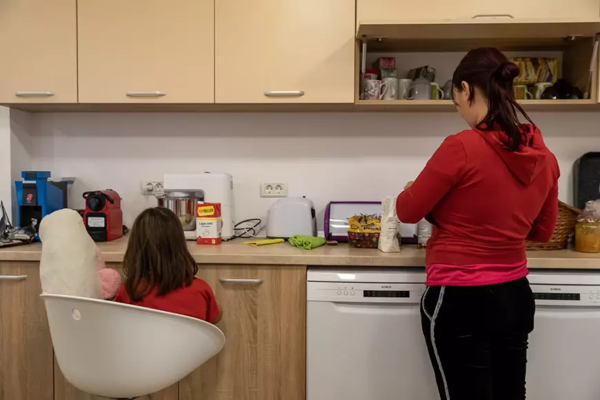 REPORTAJ. Cum a transformat un preot suferinţa personală într-o cetate a binelui pentru mame şi copii în dificultate: „Credinţa fără fapte este moartă”