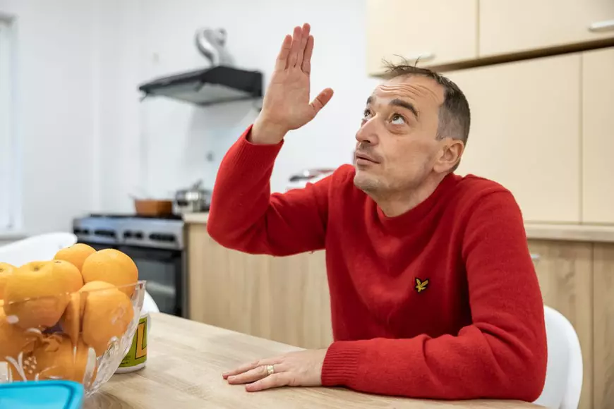 REPORTAJ. Cum a transformat un preot suferinţa personală într-o cetate a binelui pentru mame şi copii în dificultate: „Credinţa fără fapte este moartă”