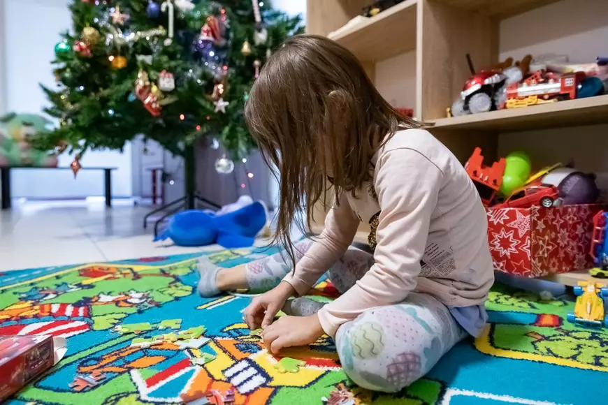 REPORTAJ. Cum a transformat un preot suferinţa personală într-o cetate a binelui pentru mame şi copii în dificultate: „Credinţa fără fapte este moartă”