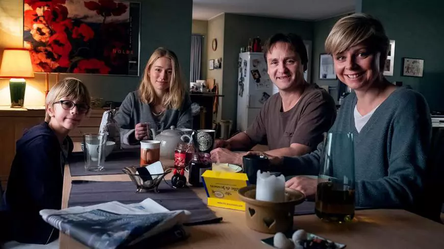 Serialul danez „Pro și contra”, o poveste amuzantă a unei familii de escroci, începe curând la Focus Sat TV