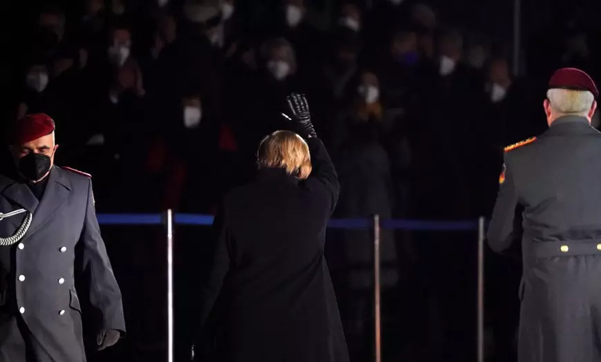 Fanfară militară și melodii punk, la ceremonia de adio a Angelei Merkel, după 16 ani în funcția de cancelar