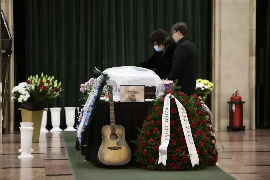 Trupul neînsuflețit al lui Victor Socaciu, depus la Sala Palatului. „Cerul te-a vrut mai mult ca mine”