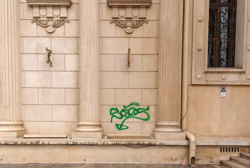 Ateneul Român, curățat de graffiti. Autoritățile au reacționat, după ce Libertatea a semnalat problemele