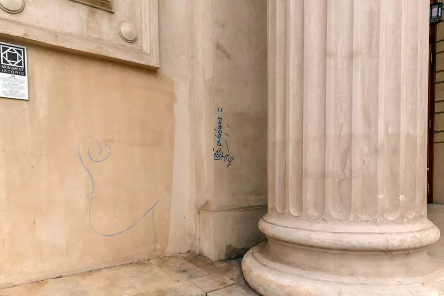 Ateneul Român, curățat de graffiti. Autoritățile au reacționat, după ce Libertatea a semnalat problemele