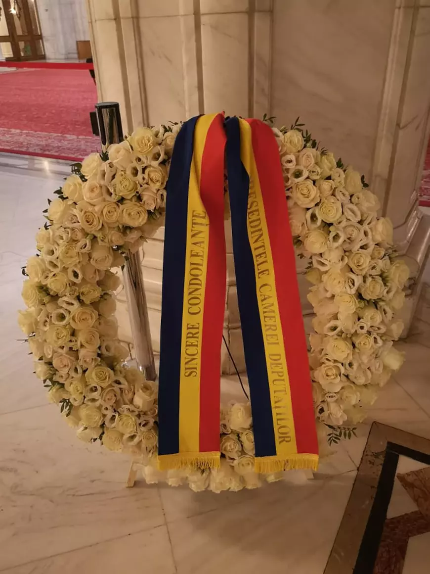 Sicriul cu trupul neînsuflețit al lui Victor Socaciu, depus la Parlament. Artistul s-a implicat și în politică