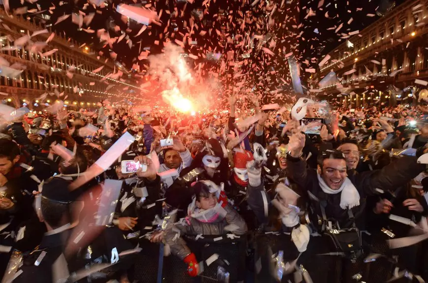 Fără artificii! Mai multe orașe au anulat petrecerile de Revelion din cauza Omicron. „Știu cât de dezamăgitor e acest lucru”