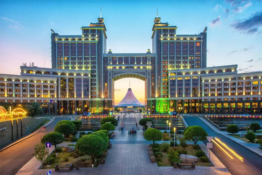 INTERVIU. Fostul mare fotbalist român care a antrenat două echipe din Kazahstanul cuprins de revolte: „Citesc ce scrie presa și nu-mi vine să cred”