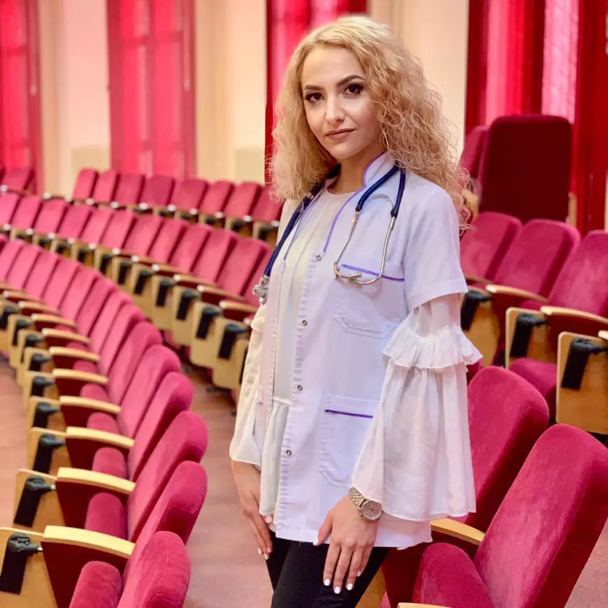 Tânăra din Iași inspirată de mătușa sa, asistenta medicală care a murit la prăbușirea elicopterului SMURD, în urmă cu 16 ani: „Am ales medicina în ziua aia”