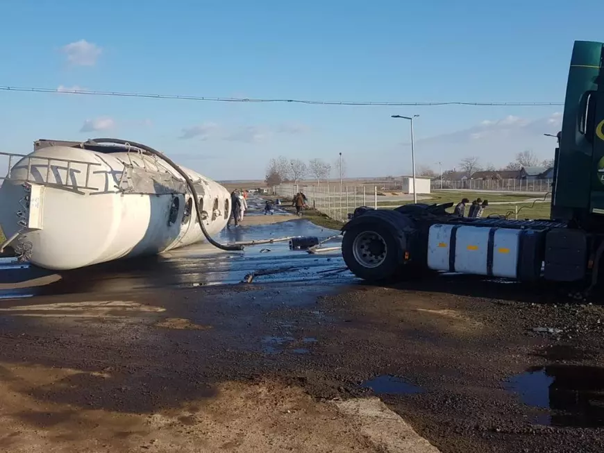 O autocisternă încărcată cu motorină s-a răsturnat în Brăila: Traficul este blocat
