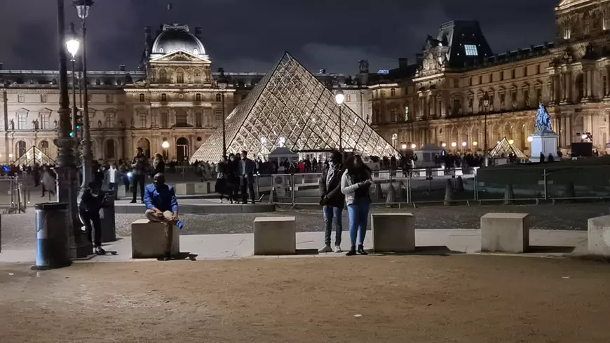 REPORTAJ | Cum am trăit Revelionul la Paris, capitala europeană cea mai lovită de noul val COVID