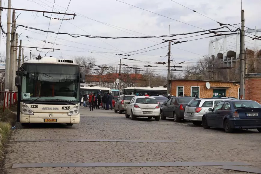 Reportaj din depourile STB. Versiunea angajaților aflați în grevă: „Călătorul nu știe cum ne chinuim noi să tragem de volan sau să mergem fără frâne”
