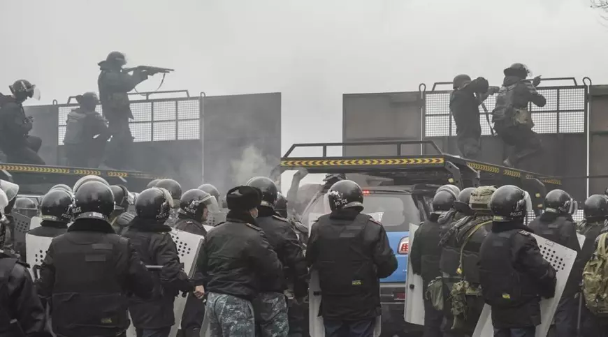 Creșteri de prețuri la energie, corupție, inechitate: ingredientele revoltei violente care a explodat în Kazahstan