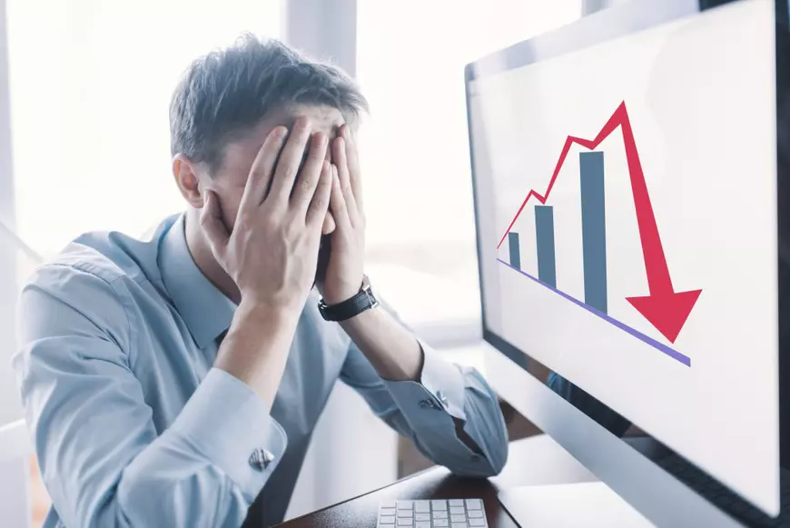 Metoda prin care un broker condamnat în Cipru făcea rost de investitori la București. Asaltat de plângeri penale, se apără: „E ruletă, e cazino”